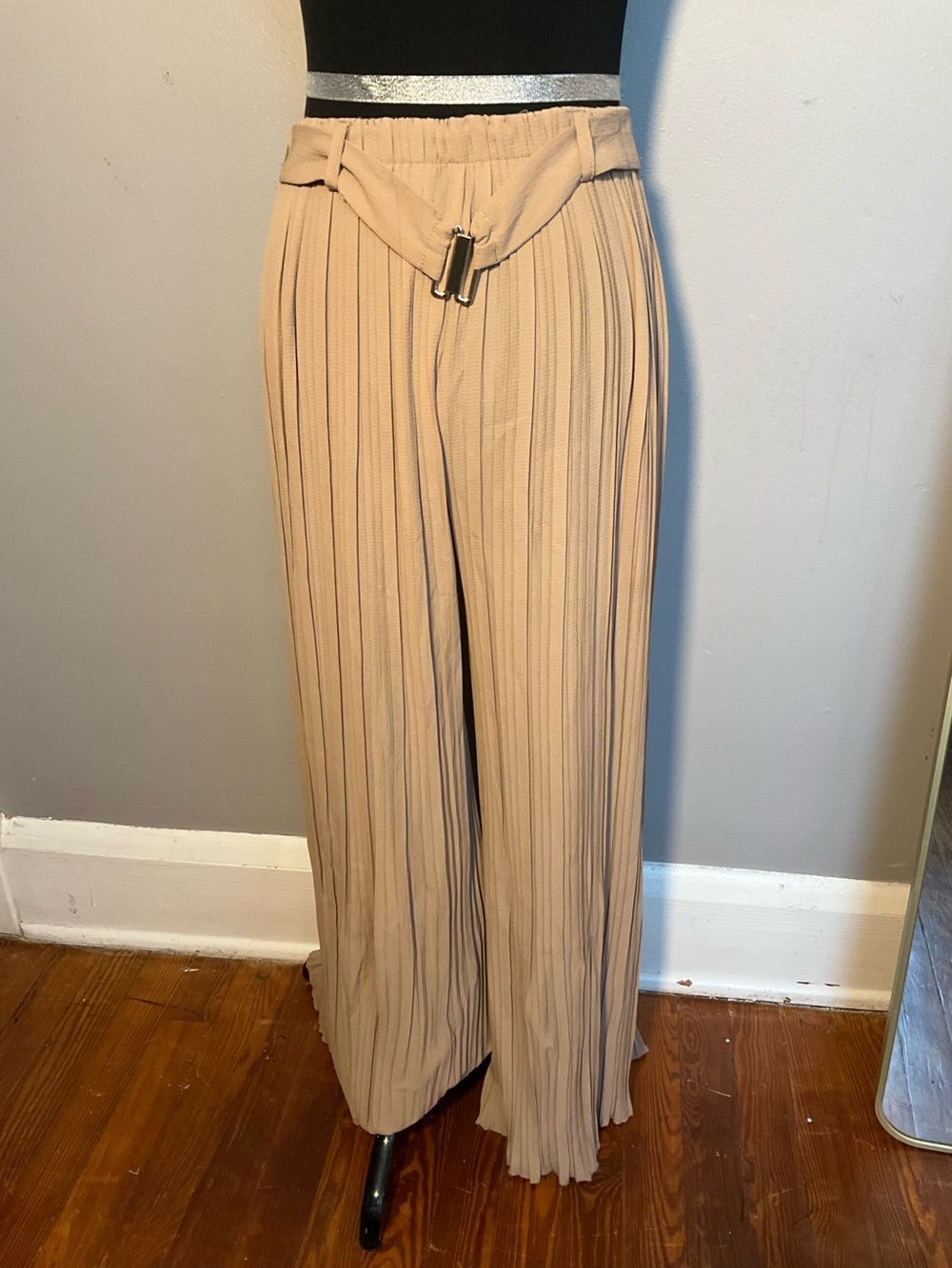 Alice Blue Camel Pleated Wide-Leg Pants with belt